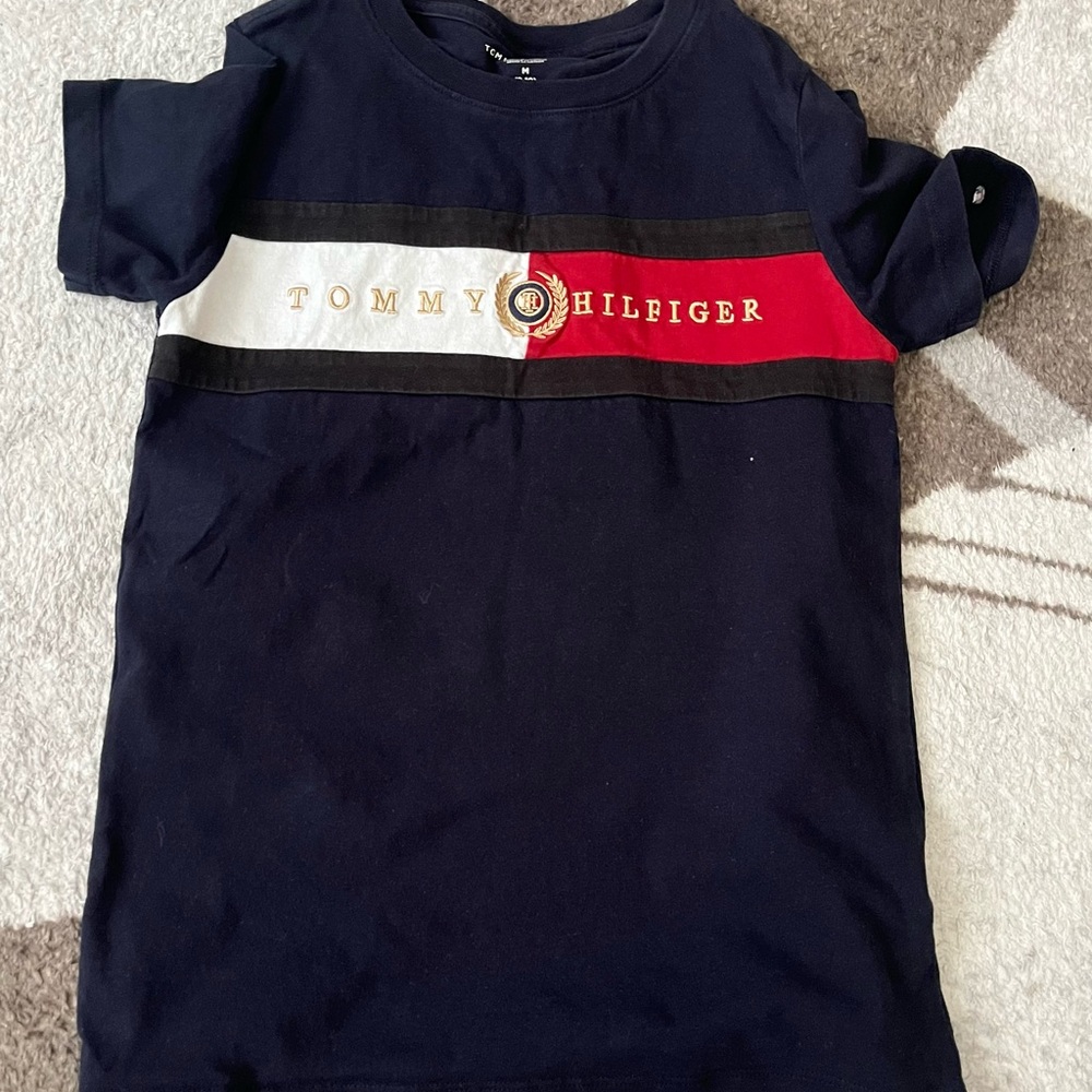 Boy’s Tommy Hilfiger Blue and Red Short Sleeve Tee, size M